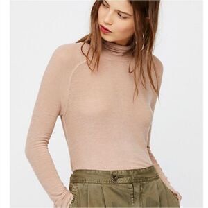 Free People Intimately Pink knit turtleneck sz XS